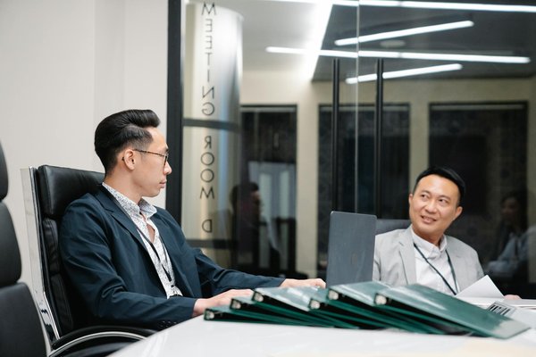 Devenir développeur no code : métier bien rémunéré et accessible