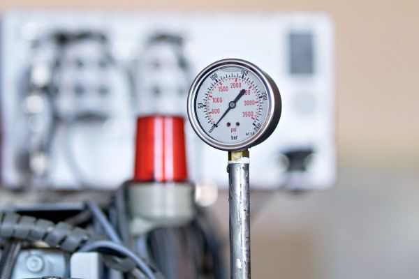 À quoi sert un limiteur de pression hydraulique dans un circuit ?